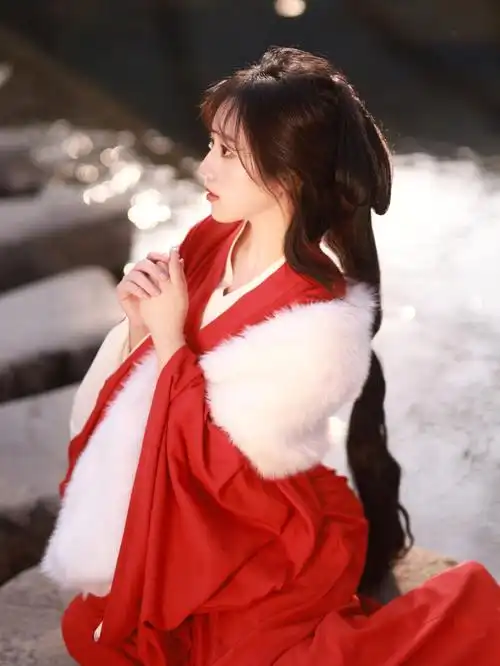 杨超越同款古风红衣