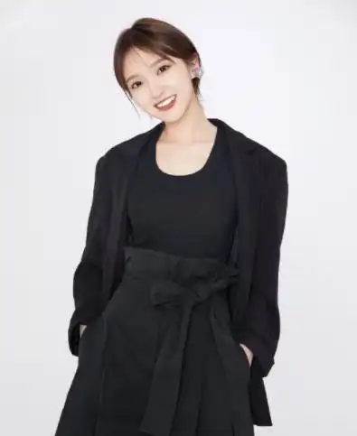 孙一宁早期模特图曝光斜眼嘴凸堪称照骗气质输给杨凯雯