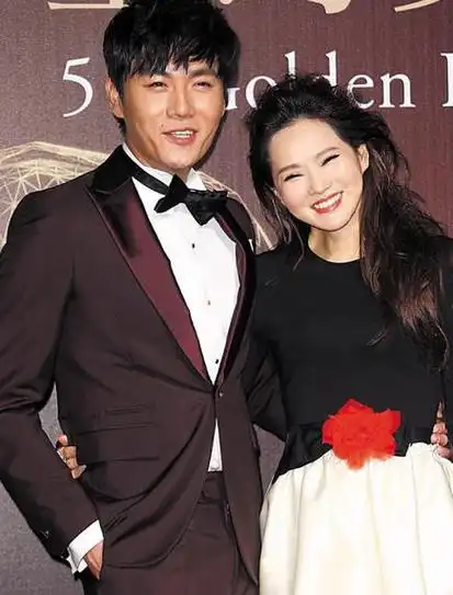 事实证明,娶了大自己十岁伊能静的秦昊,早已走上了另一条道路!