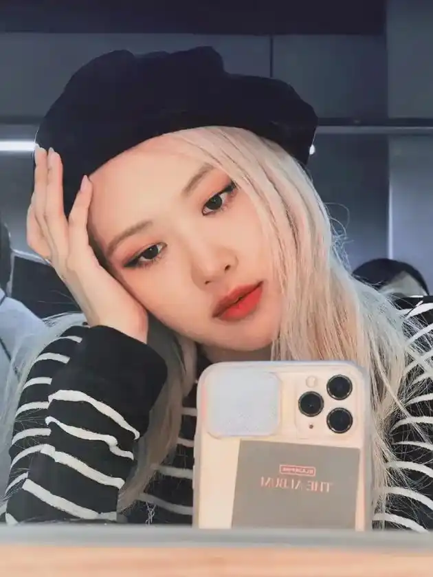 罗婕女士的对镜自拍(二)#mf的小巷#rose朴彩英 @抖音 - 抖音