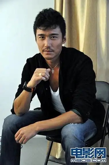 胡兵为什么会日语 胡兵为什么那么年轻