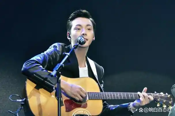 在美国留学期间,陈伟霆还选了声乐课,有系统地训练自己的唱歌技巧.