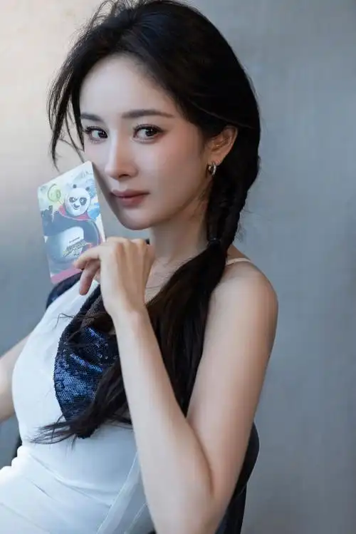 杨幂 | 功夫熊猫4 首映  发型:李志辉  #美妆v赏##杨幂##杨幂功夫熊猫