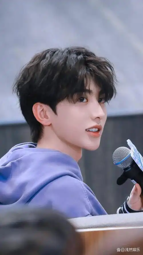 关于蔡徐坤外貌变化的热议