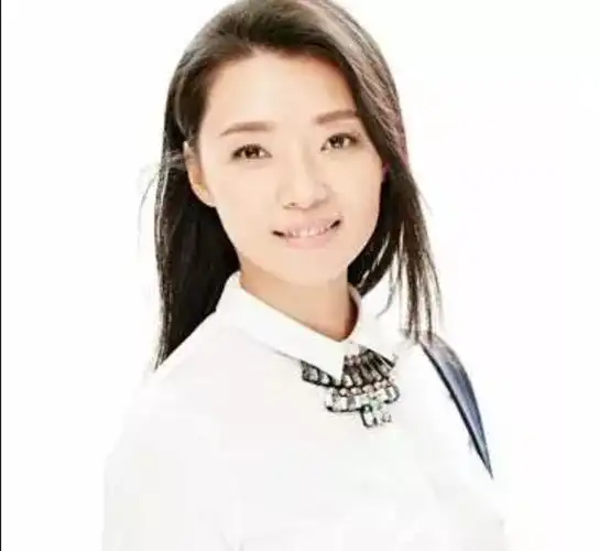 亮剑中的秀琴真人原来如此漂亮,气质不凡,还是一名文艺兵