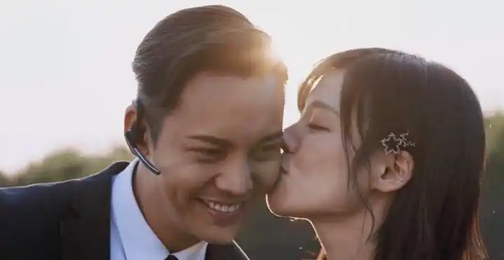 我非常喜欢陈伟霆的笑,他一笑起来我就感觉世界都美好了.