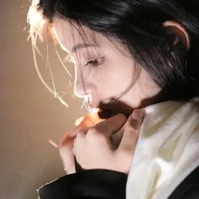 女生干净简约简单的头像图片