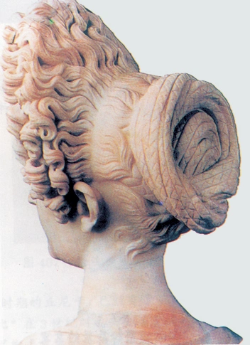 的女子发型前面】【女子盘发】鞋:罗马人的鞋也是从希腊派生出来的,但