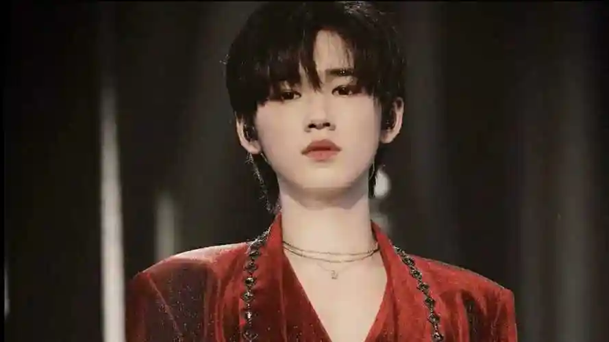 宋亚轩4张神图的诞生真不愧是宋不崩每一帧都是壁纸级别