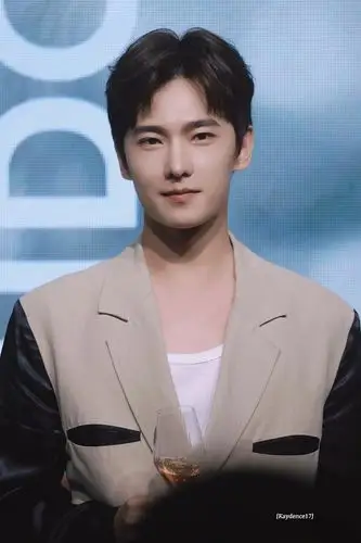 5.24夏桐直播 工作室出图 杨洋一如既往帅气!