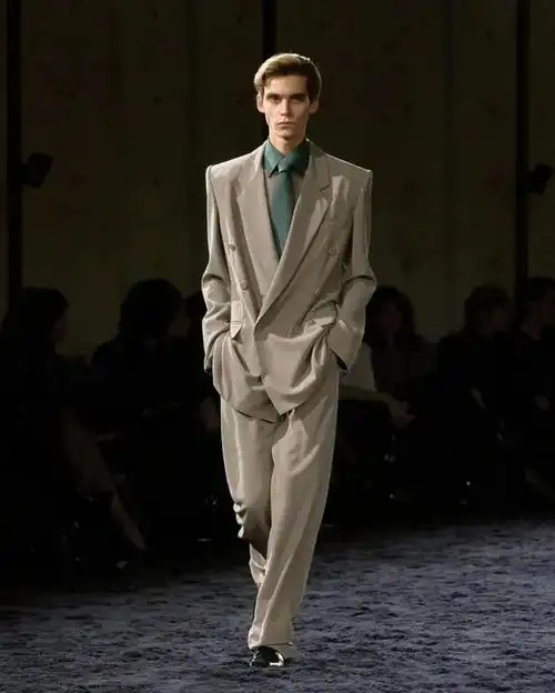 时尚品牌saintlaurent的最新缪斯今年爆火的男模