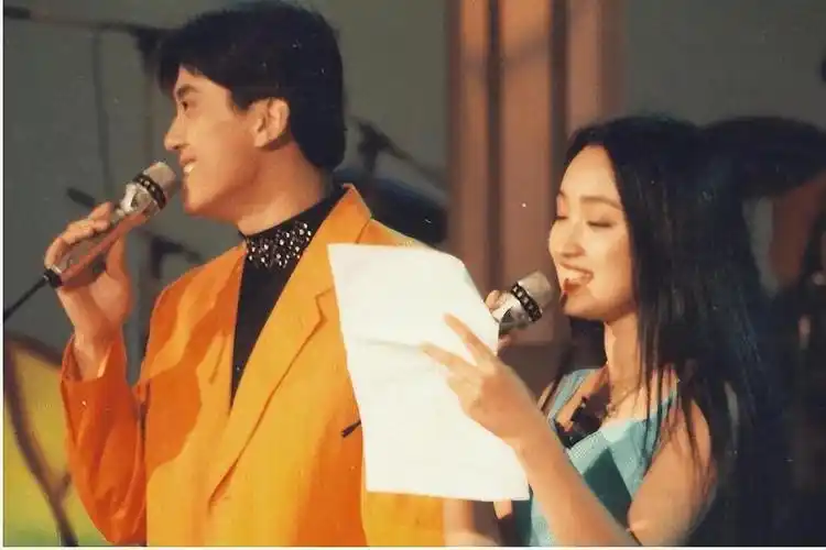 回顾杨钰莹与赖文峰分手25年他出狱后另娶佳人她51岁依旧单身