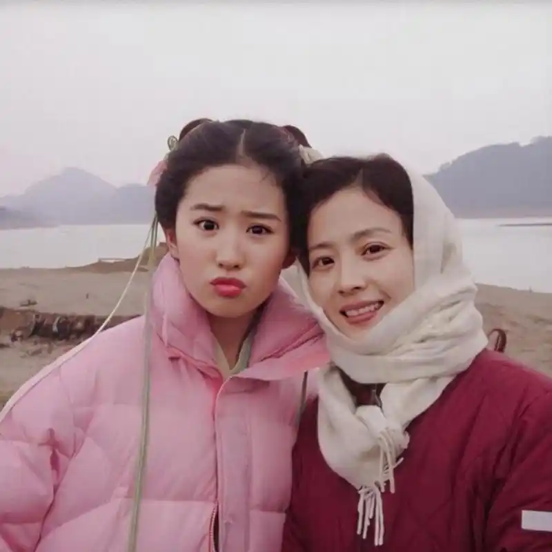 刘亦菲和妈妈 仙女的家人也是仙女 #刘亦菲