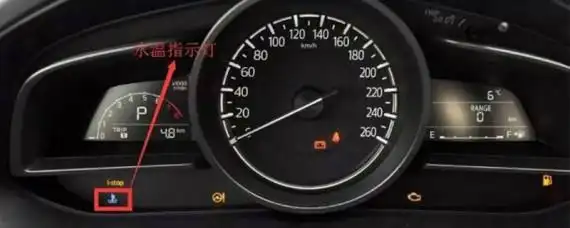 温度降下来后,我们要查看汽车冷却液是否充足,如果冷却液已经低于min