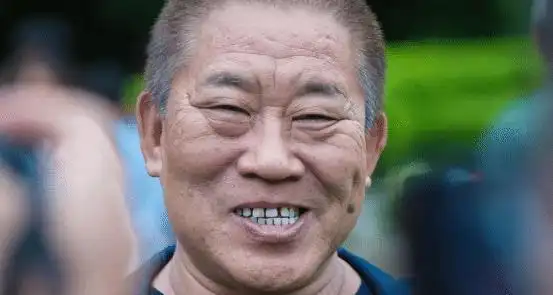 7岁摔歪嘴,27岁骗美娇妻,如今成人生赢家|杜旭东|丑星|男演员_新浪