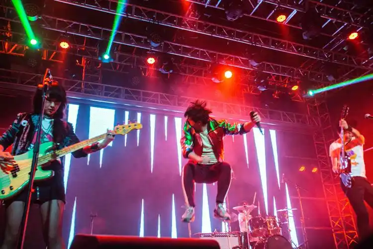 新裤子乐队"新浪潮"2019工体演唱会