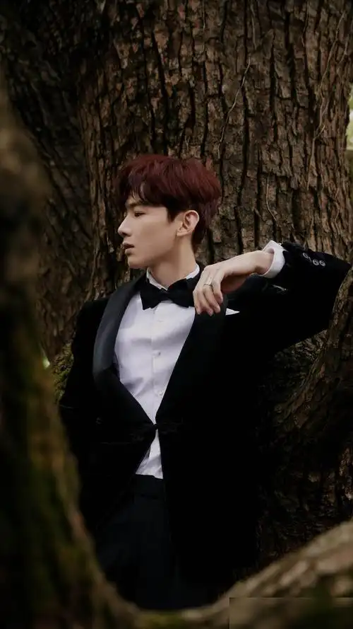 演员白敬亭英俊帅气自律上进的小哥哥来看帅照