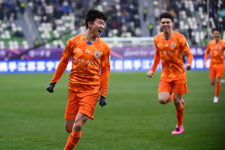 足球足协杯决赛山东鲁能泰山对阵江苏苏宁易购