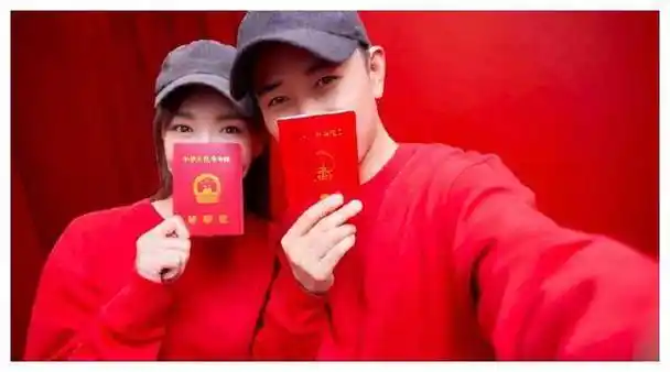 唐嫣女儿1岁首曝光,母女同框外出,温馨画面揭秘_小妞_罗晋_未来的