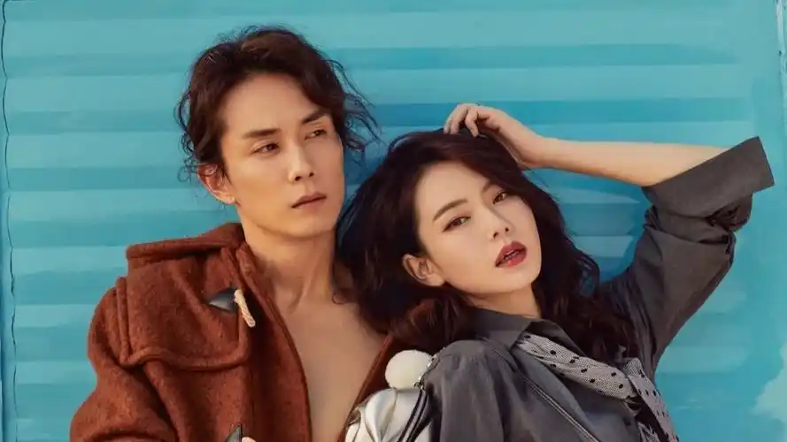 戚薇李承铉带女儿出行,8岁lucky打扮时髦身高优越,三人互动超暖