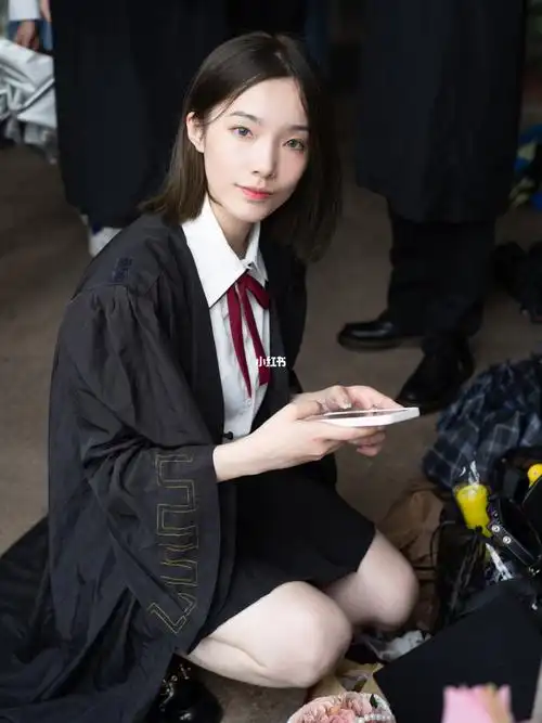 告别在夏天毕业季学士服穿搭攻略