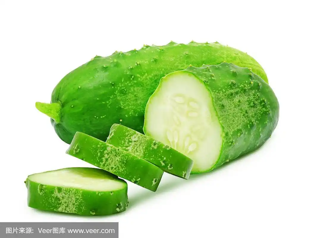 新鲜,熟透的黄瓜切片.