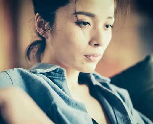 李佳,女,中国内地演员,1977年10月9日出生于云南省,2000年毕业于北京