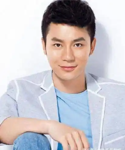 李晨42岁生日,工作室晒他的儿时旧照,网友:帅气_照片_小时候_演艺圈