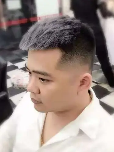 脸大的男生适合什么样的发型试试这三种显瘦的发型干练又酷帅