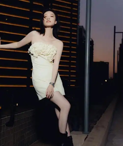 倪妮的气质身材没得说不过这次很多人都吐槽鞋子