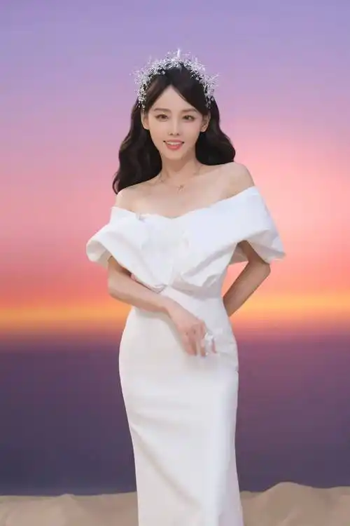 张嘉倪流光夏日白色连衣裙性感写真_的设计_裙摆_唯美