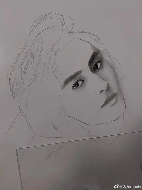 张哲瀚[超话]#素描手绘过程图#张哲瀚#@张哲瀚疯子