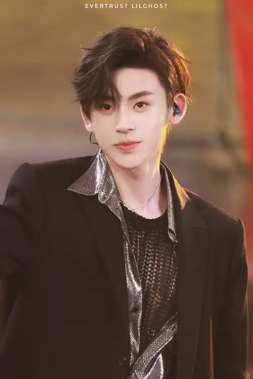 evertrustlilghost-王琳凯 文/ryomania)下载「爱豆app」 了解偶像的