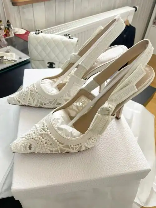 dior2022 fall新款白蕾丝高跟鞋 | 太仙啦!