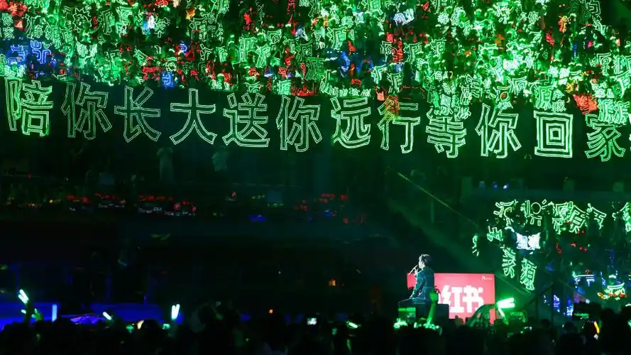 tfboys六周年王源蒙眼黑网纱造型太惊艳 小汤圆绿海霸气应援