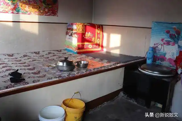 土炕是我国北方民居最基本的生活设施.