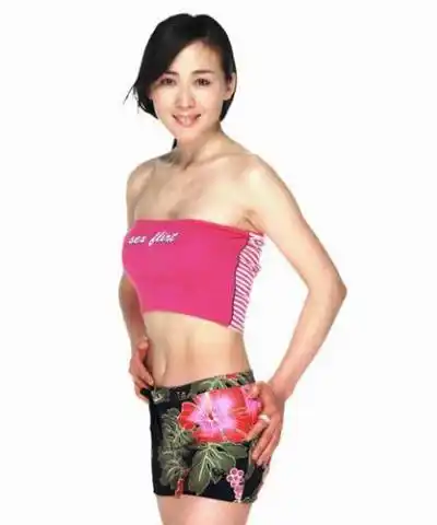 24岁一炮而红获金鹰影后,嫁给着名导演被家暴,如今嫁给世界冠军