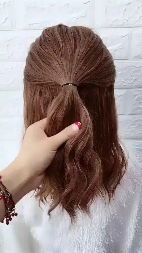 半扎半散发如何扎 简单半扎半散发型步骤