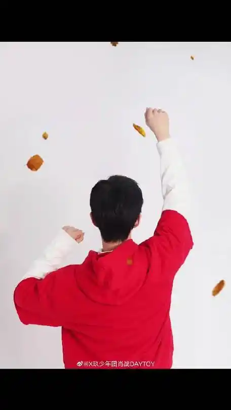 肖战新年冲鸭姿势#最好的永远是肖战,2022加油战战,新的一年新的开始