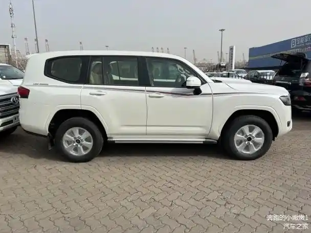 23款丰田酷路泽4000越野性能与舒适体验兼得