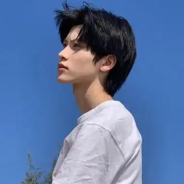 干净阳光的男生头像真人