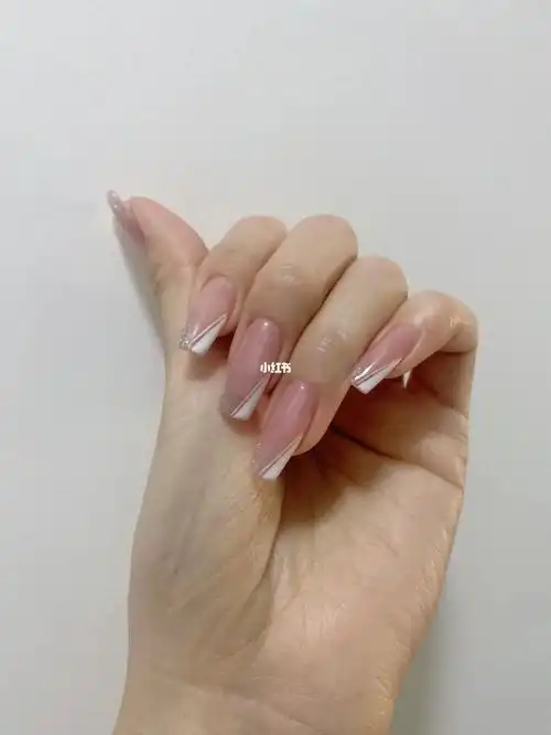 简单大方的法式美甲