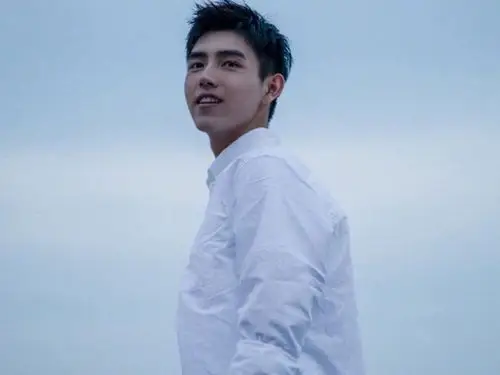 别再说陈凯歌偏心式遗传了看看陈雨昂生活照不输陈飞宇