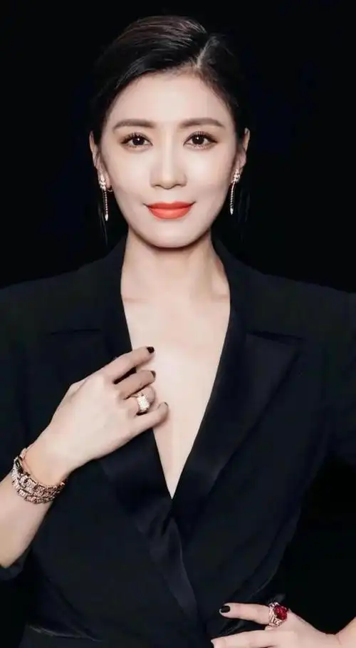 贾静雯惊艳美图(二)_网易订阅