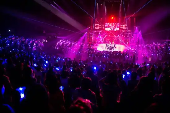 韩团btob日本演唱会八千观众点燃现场气氛