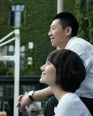 夏雨袁泉的校园婚纱照