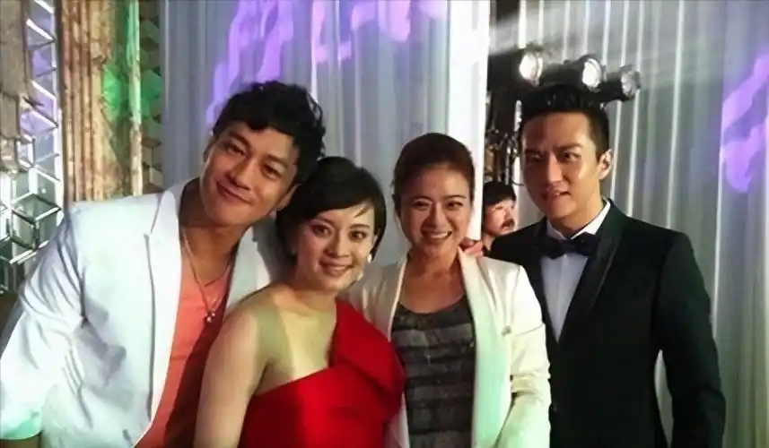 2003年,何润东和孙俪在电视剧《玉观音》中首次合作,扮演一对悲情的