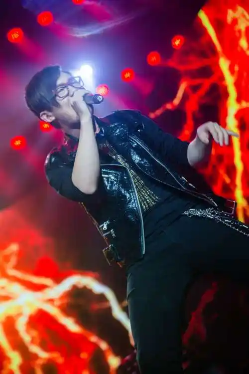 p>丁克森,原名丁晨,湖北武汉人,籍贯湖北武汉,中国流行男歌手,词曲