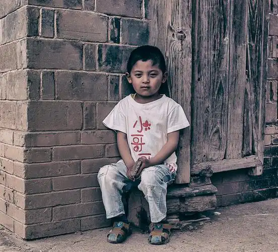 标题:孤单的小孩 br /> 时间:2019年9月份 br /> 地点:甘肃省白银市