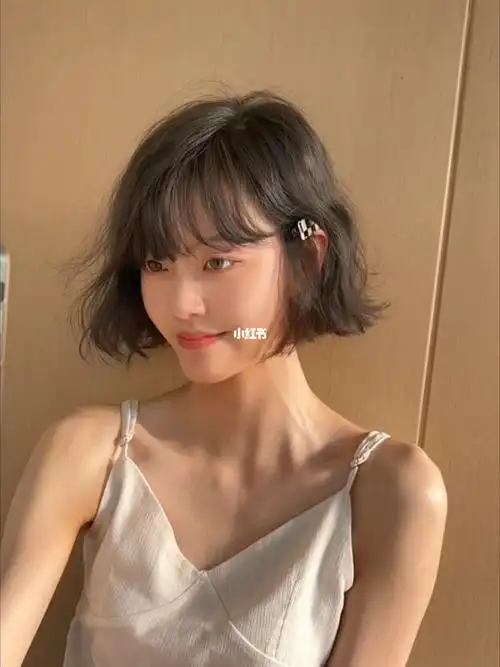 减龄短发参考适合长脸圆脸女生